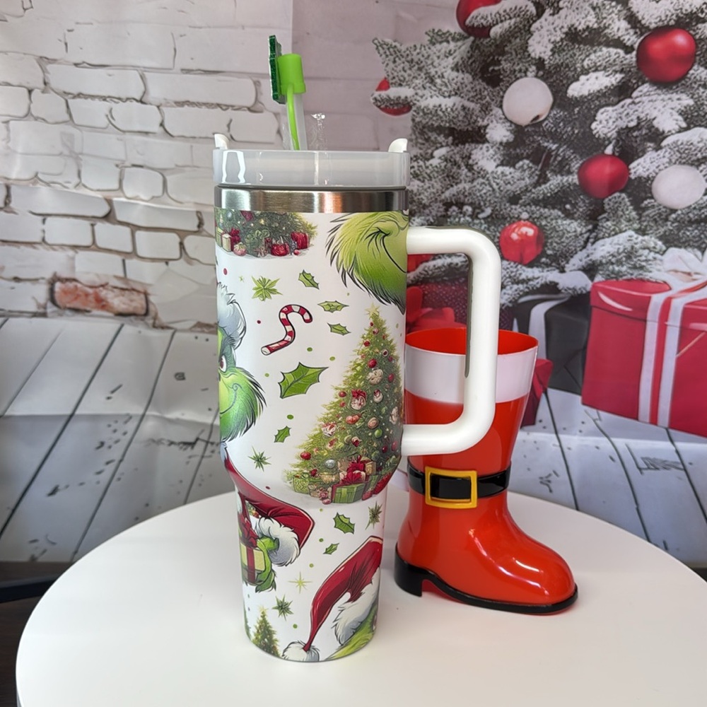 40oz Grinch Tumbler. NWOT - Picture 7 of 8